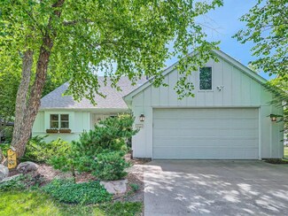 19330 Vine Ridge Rd, Excelsior, MN 55331