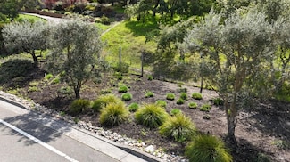 227 Poppy Hill Dr, Healdsburg, CA 95448