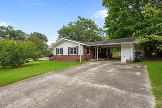 2703 Edgewood St, New Bern, NC 28562