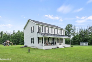 679 Middle Pownal Rd, Pownal, VT 05261