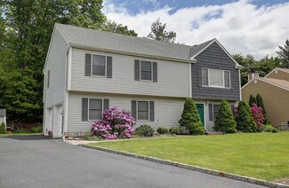 15 Lauren Ct, Byram, NJ 07821