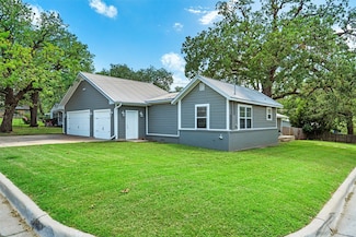 411 Harcourt St, Weatherford, TX 76086
