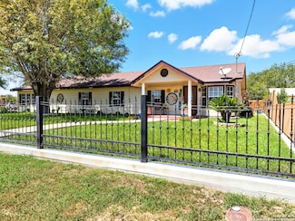 705 Starr St, Crystal City, TX 78839