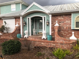 804 Alvin St, El Campo, TX 77437