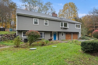 17 Topsfield Rd, Wenham, MA 01984