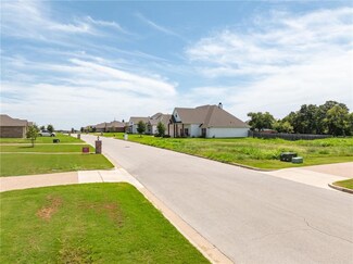209 Fox Run Ln, Robinson, TX 76706