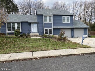 8 Snowball Ct, Mount Laurel, NJ 08054