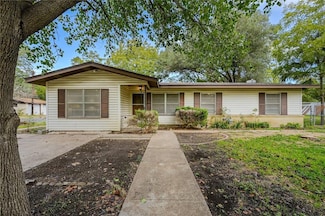 1408 Kent St, Taylor, TX 76574