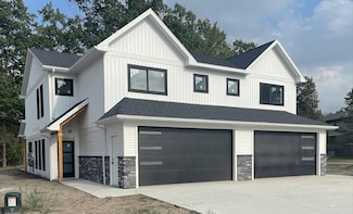 5010 Danbury Place Ct, Midland, MI 48640