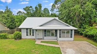 1352 Forest Lake Dr, Hinesville, GA 31313