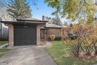9433 Lincolnwood Dr, Evanston, IL 60203