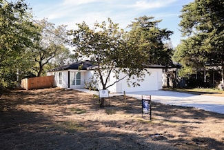 300 Carrie Mabrie St, Trenton, TX 75490