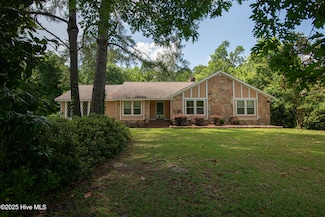 107 Courtland Dr, Jacksonville, NC 28546