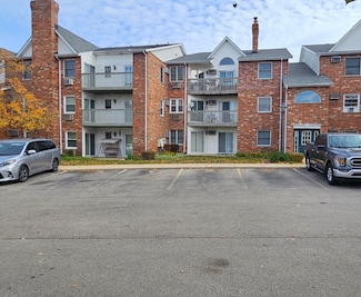 4304 W Shamrock Ln Unit 1A, McHenry, IL 60050