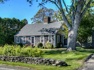 395 Paradise Ave, Middletown, RI 02842