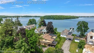 4848 Willow Ln, Orchard Lake, MI 48324