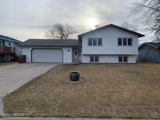 2120 9th Ave NW, East Grand Forks, MN 56721