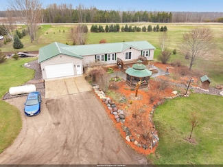 8795 County Rd S, Pulaski, WI 54162
