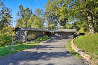 3525 Deepwoods Ln, Cincinnati, OH 45208