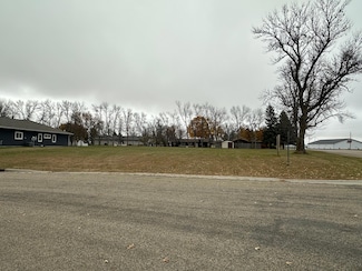315 Mueller Dr, Hendricks, MN 56136