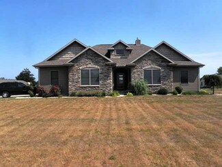 9286 E Kiser Lake Dr, North Webster, IN 46555