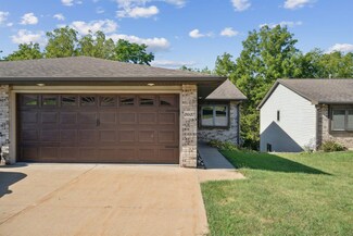 3037 Deerwood Cir, Dubuque, IA 52003