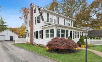 148 Woodhull Ave, Riverhead, NY 11901