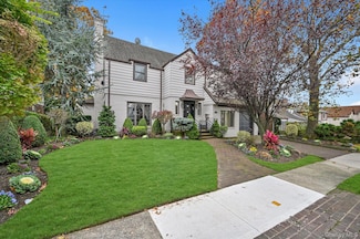 135-34 78th Dr, Flushing, NY 11367