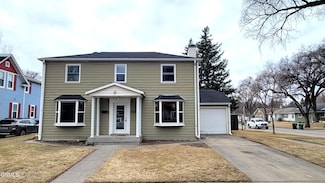 622 Raymond St, Bismarck, ND 58501