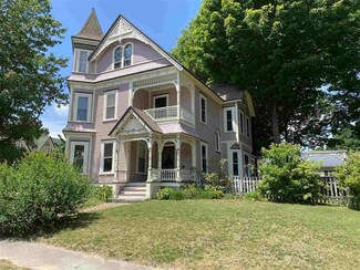 19 Pleasant St, Hillsborough, NH 03244