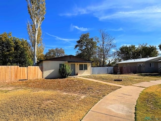 907 Norris Place, Roswell, NM 88201