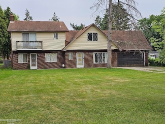 4058 Hillcrest Dr, Warren, MI 48092