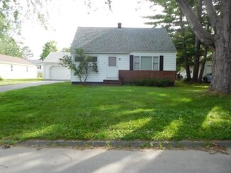 83 Grove St, Brewer, ME 04412