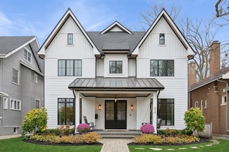 829 Linden Ave, Wilmette, IL 60091