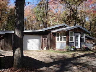 627 State Line Rd, Pierpont, OH 44082