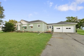 103 Pleasant St, Benson, IL 61516