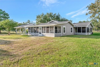 351 Sulphur Creek Estates Rd, Victoria, TX 77905