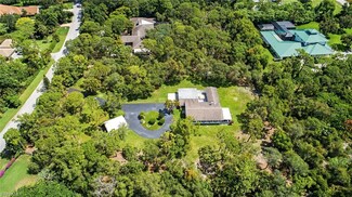 60 Caribbean Rd, Naples, FL 34108