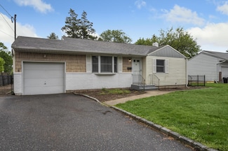 22 Heath Ln, East Northport, NY 11731