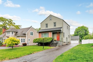 8 Thomas St, Trumbull, CT 06611