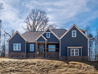 1022 Harrogate Dr, Bessemer City, NC 28016