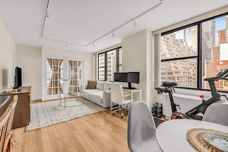 301 E 45th St Unit 10E, New York, NY 10017