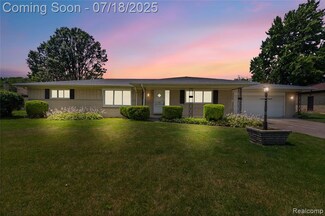 37159 Almont Dr E, Sterling Heights, MI 48310