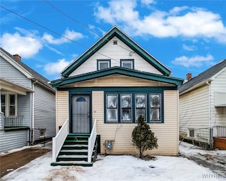 53 Roslyn St, Buffalo, NY 14211