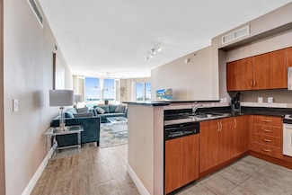 806 E Windward Way Unit 523, Lantana, FL 33462