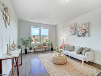 90 Clinton Ave, Newark, NJ 07114