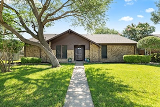 2206 Spring Leaf Dr, Carrollton, TX 75006