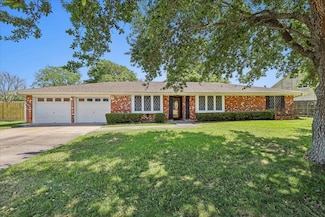 1004 Louise Dr, Nederland, TX 77627