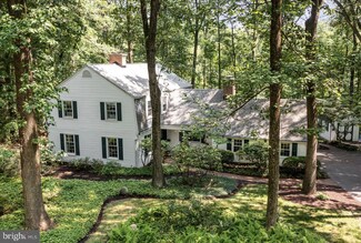 46 Woodbine Dr, Hershey, PA 17033