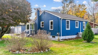 26 Spruce Dr, Hope, RI 02831